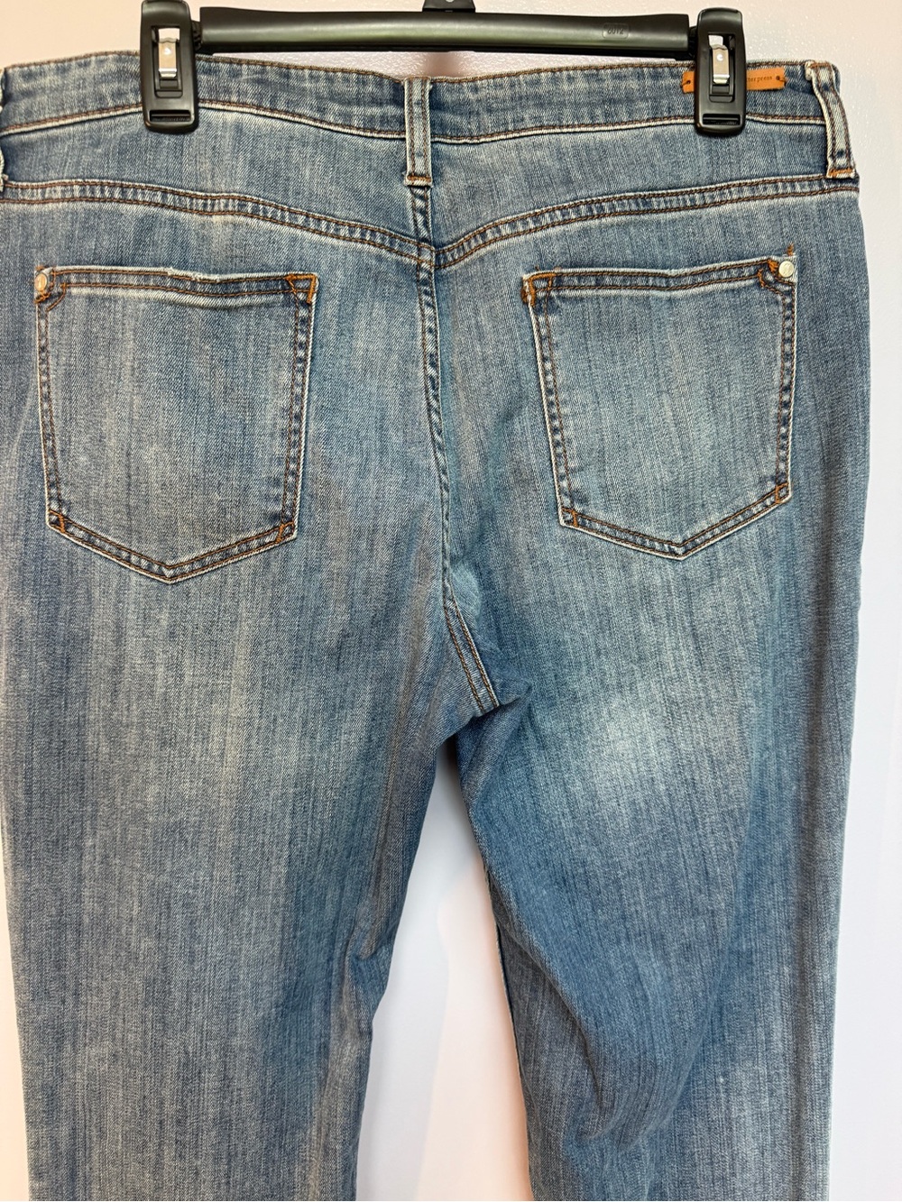Pilcro Hyphen Cuffed Cropped Women's Jeans in Medium distressed Blue Denim 31 - Picture 4 of 15